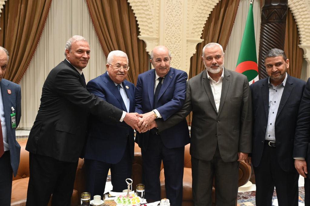 Tebboune réunit Mahmoud Abbas et Ismaël Haniyeh