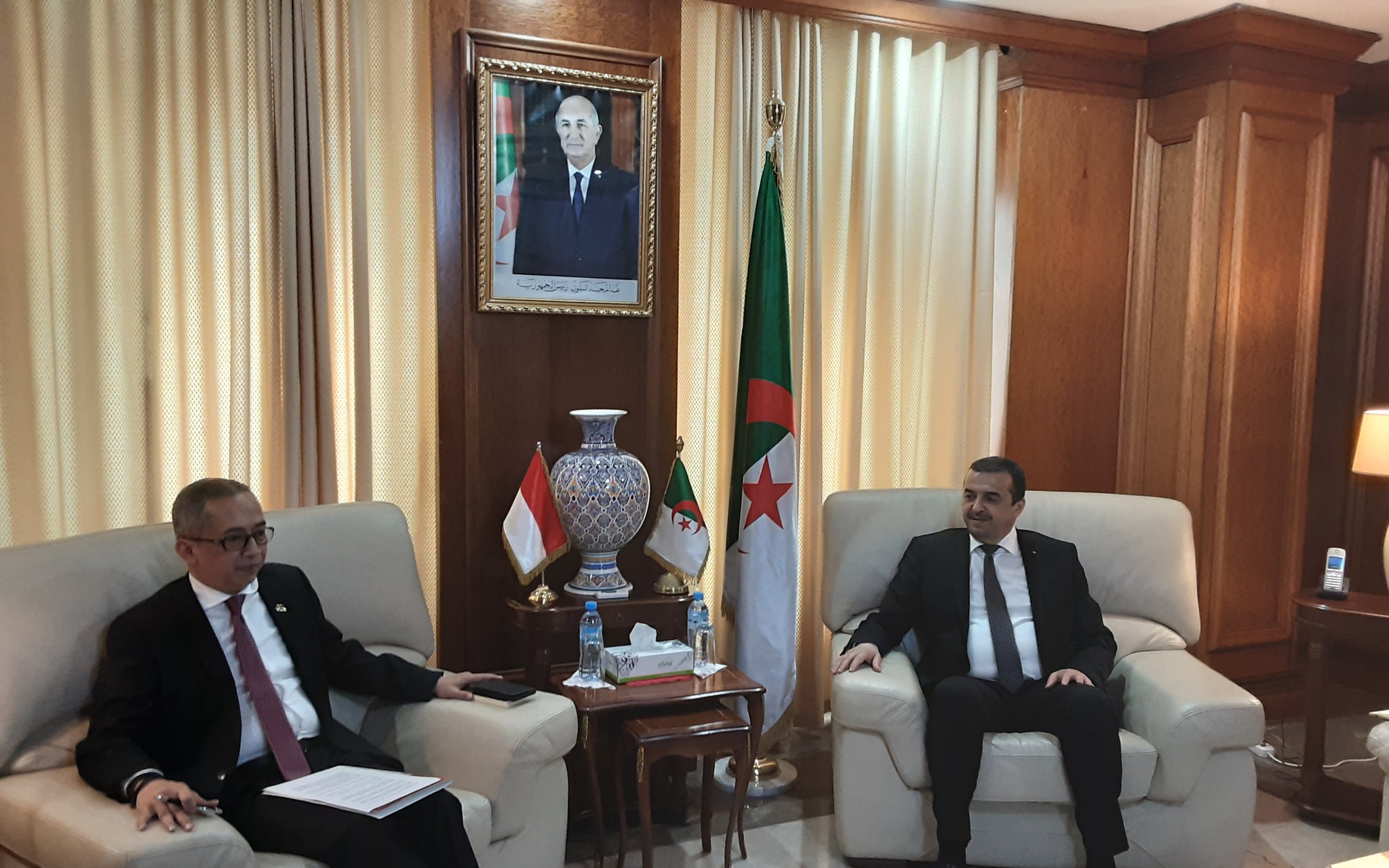 Arkab reçoit l'ambassadeur d'Indonésie en Algérie