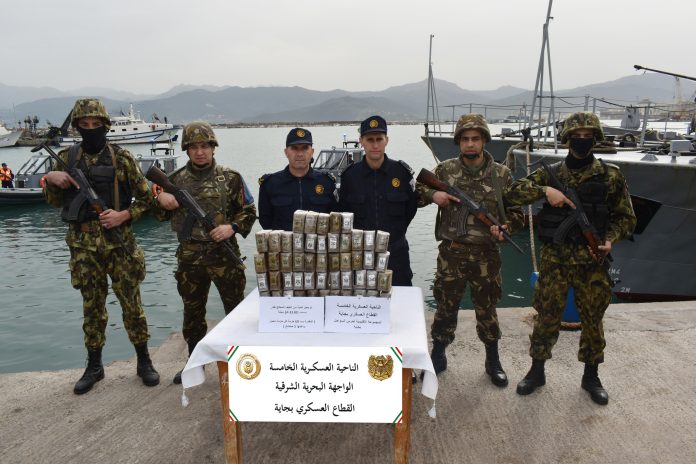 Mise en échec de tentatives d'introduction de plus de 59 kg de cocaïne et 15 quintaux de kif traité via les frontières avec le Maroc
