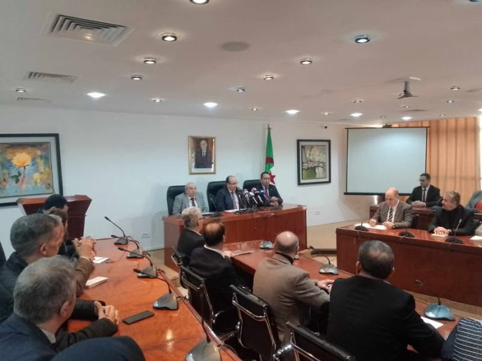 Wassim Kouidiri prend ses fonctions de ministre de l’Industrie pharmaceutique