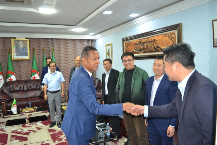 Le wali de Batna reçoit une délégation du constructeur automobile Sokon