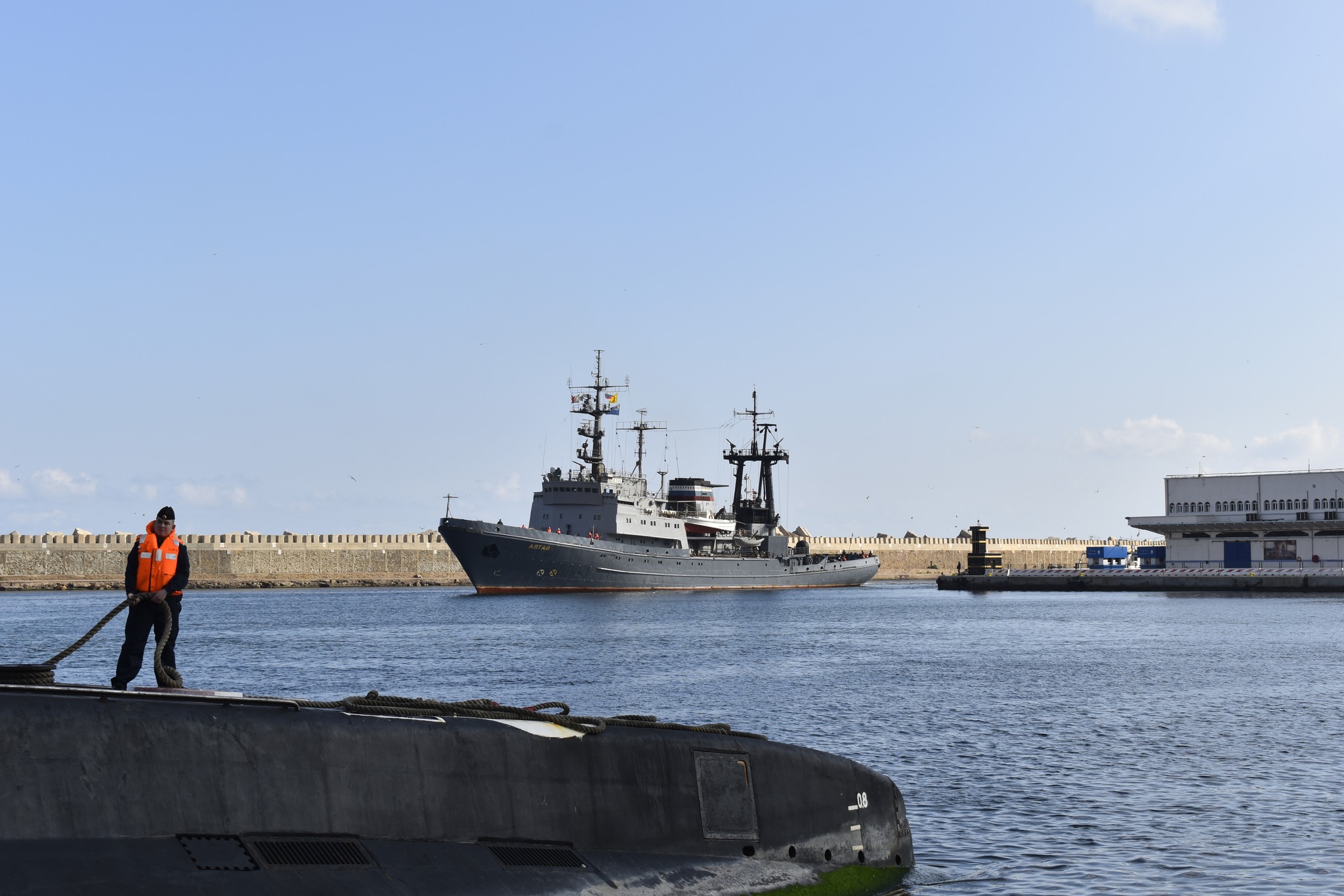 Une unité de la flotte militaire russe fait escale au port d’Oran - L ...